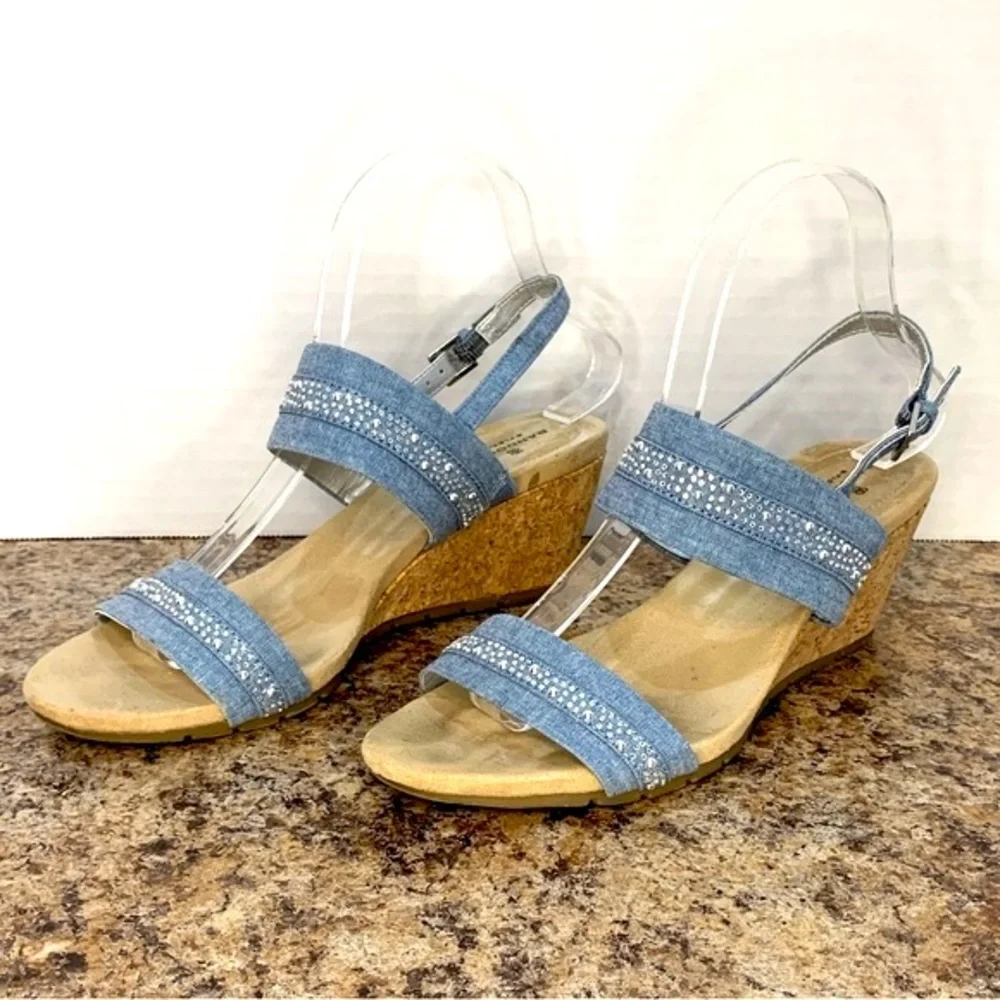 Bandolino Gurleen Chambray Blue & Rhinestone Wedge Sandals Size 8